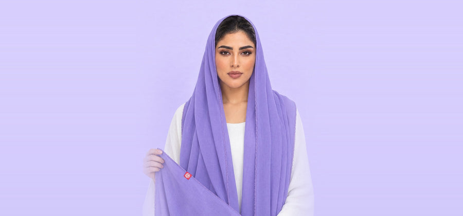 امرأة تلبس شيلة سادة من الويل بلون بنفسجي فاتح، SD5-111
