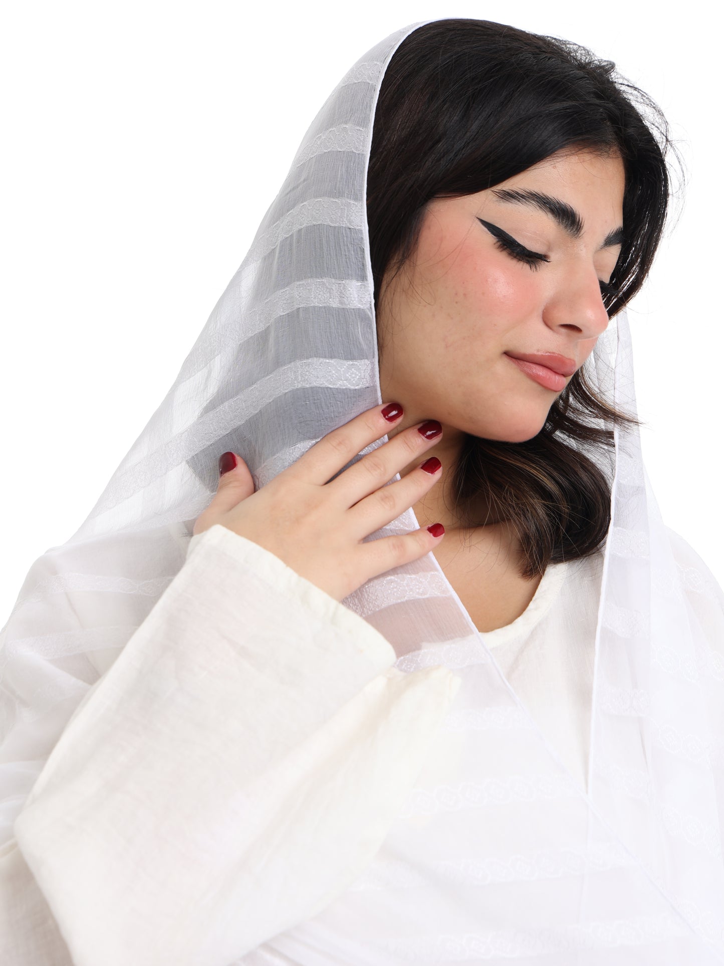 SR01_01 شيله مطرزة بيضاء عريضة