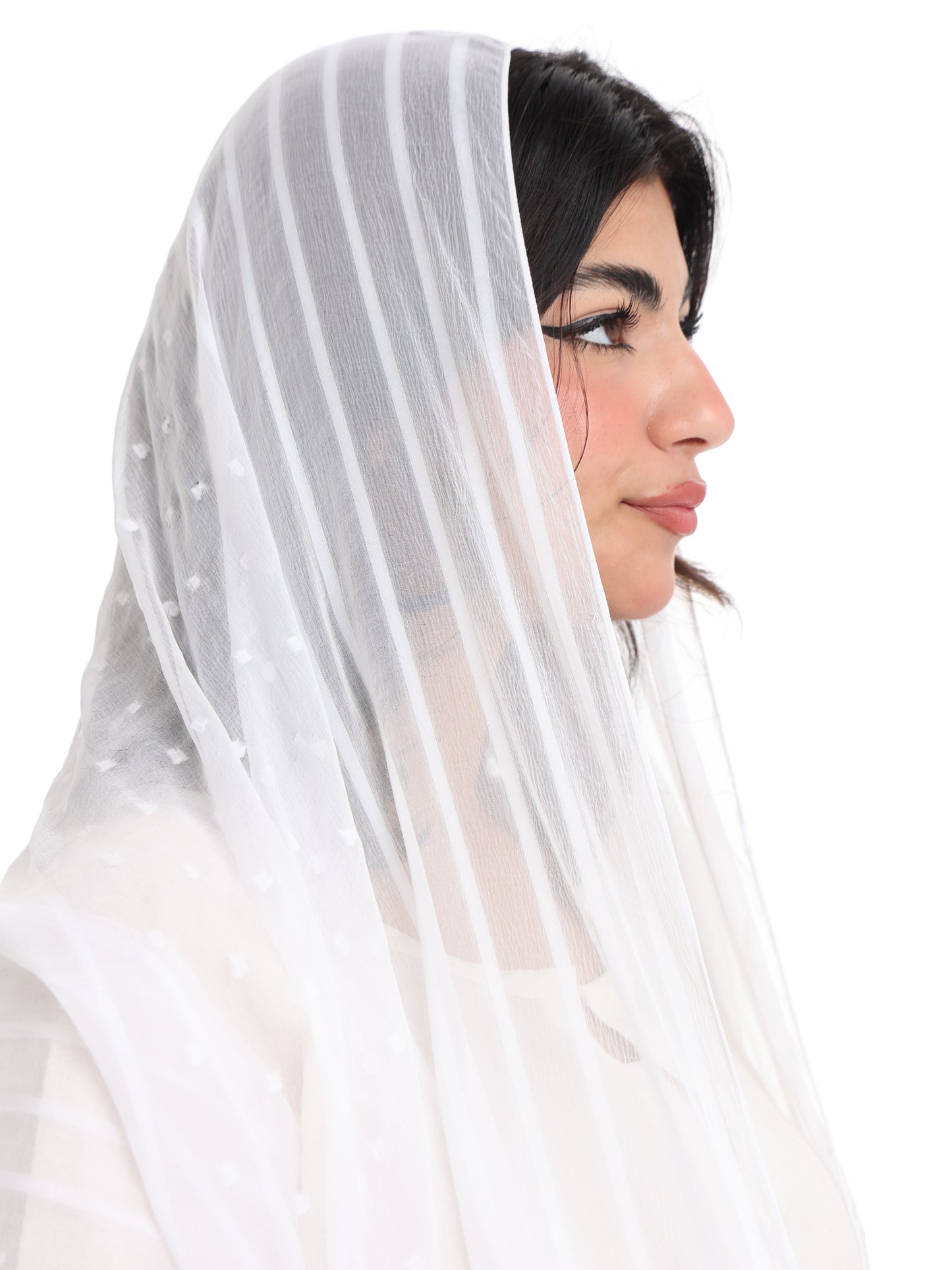 LN01_01 شيله مطرزة بيضاء عريضة