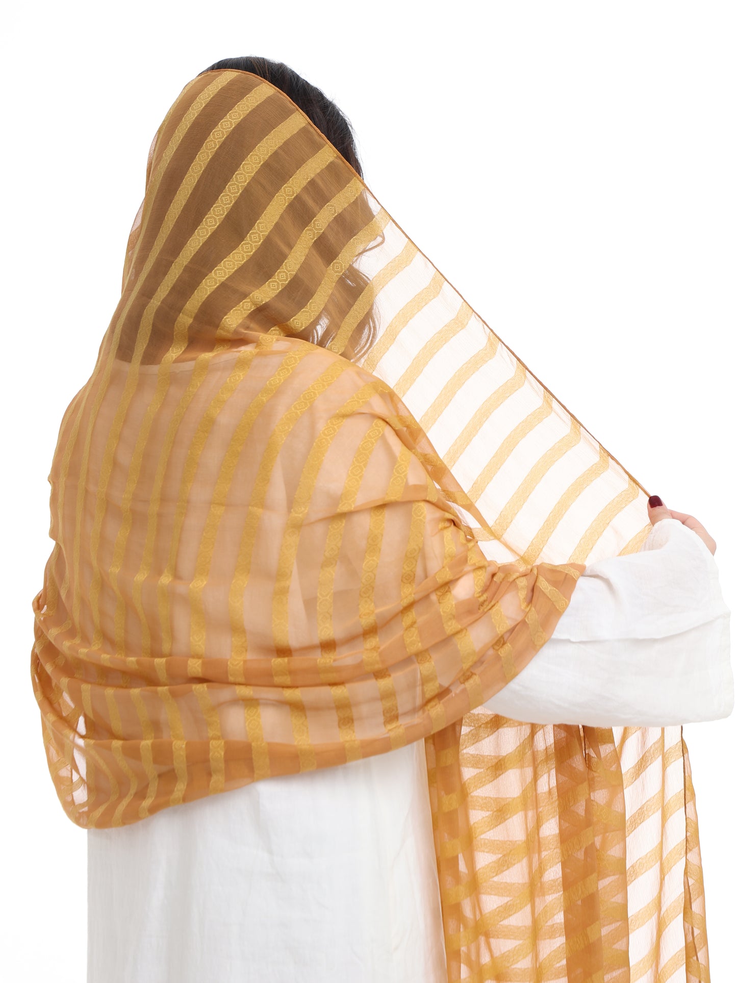 SR01_04 شيله مطرزة ذهبية عريضة