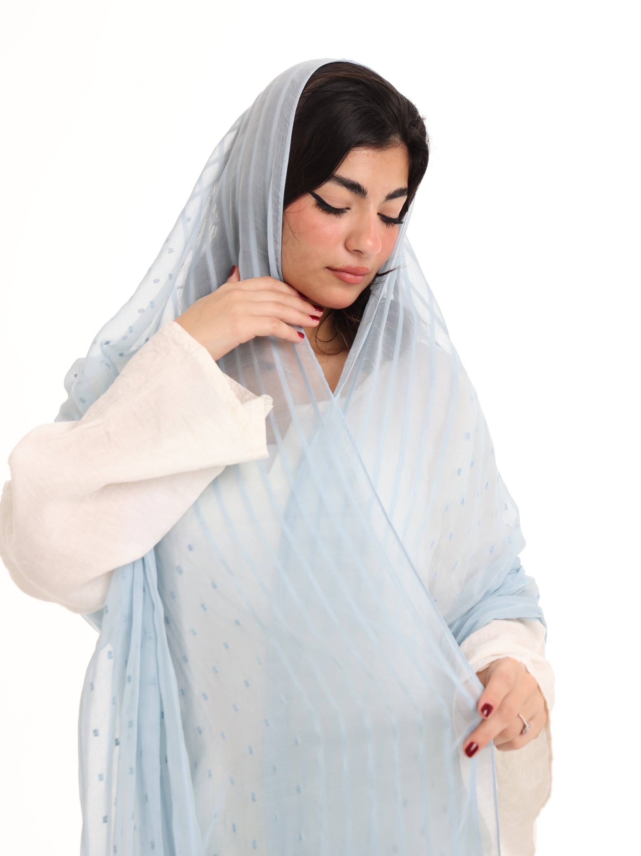 LN01_03 شيله مطرزة زرقاء عريضة