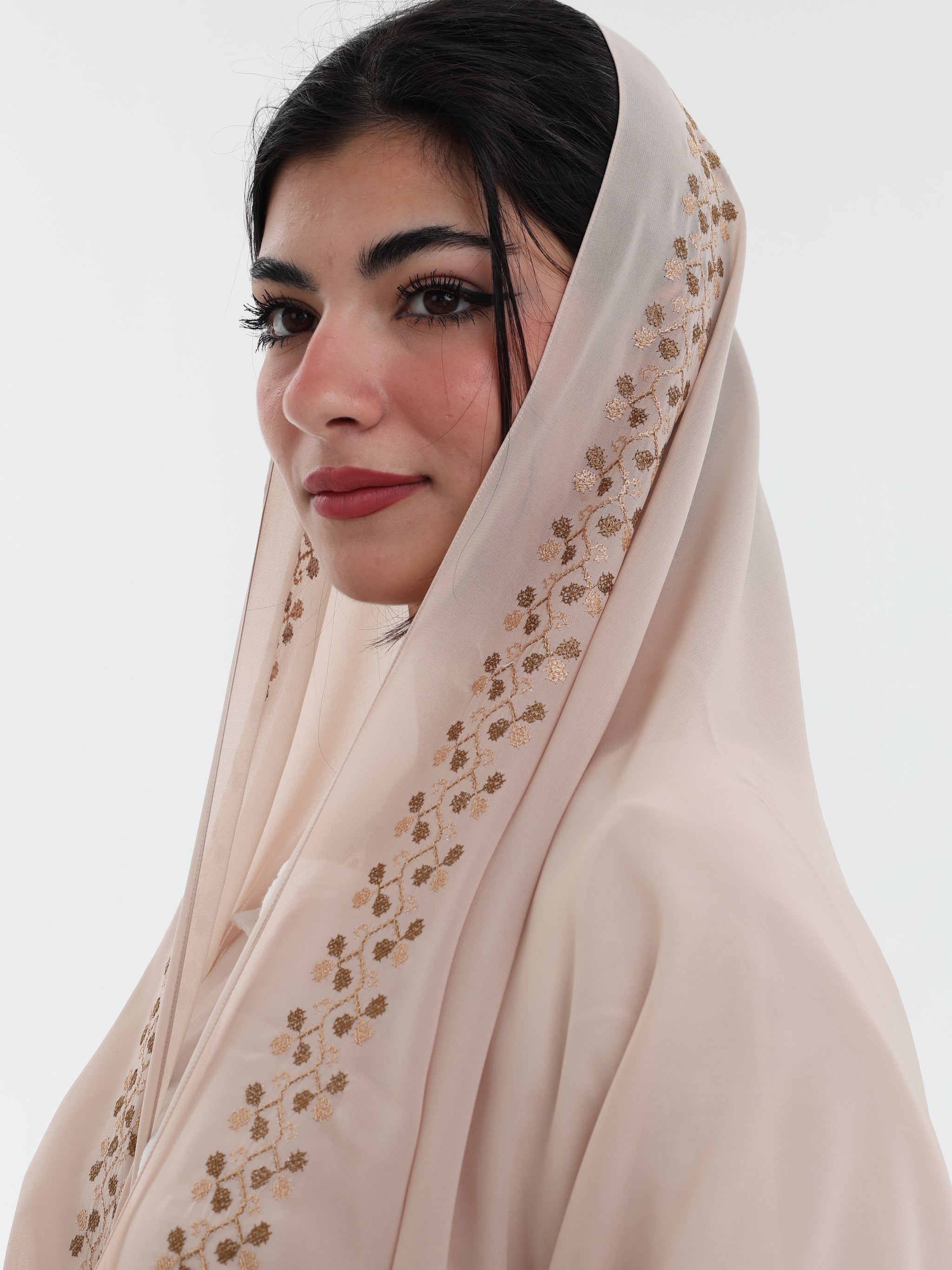 UQ1-01 شيل بيت عريضة مطرزة