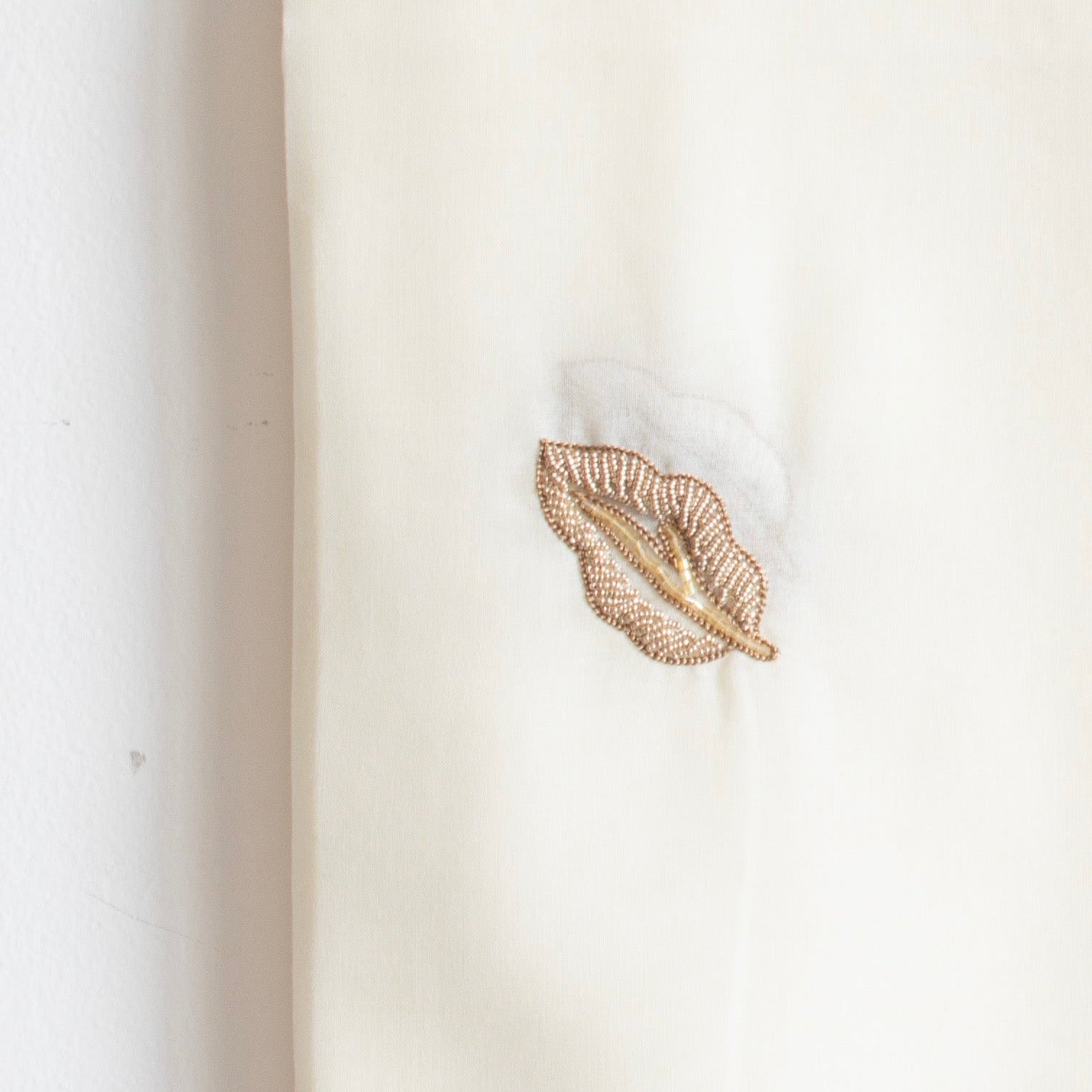 DK4-04 Scattered Beads Home Hijab — Off-White