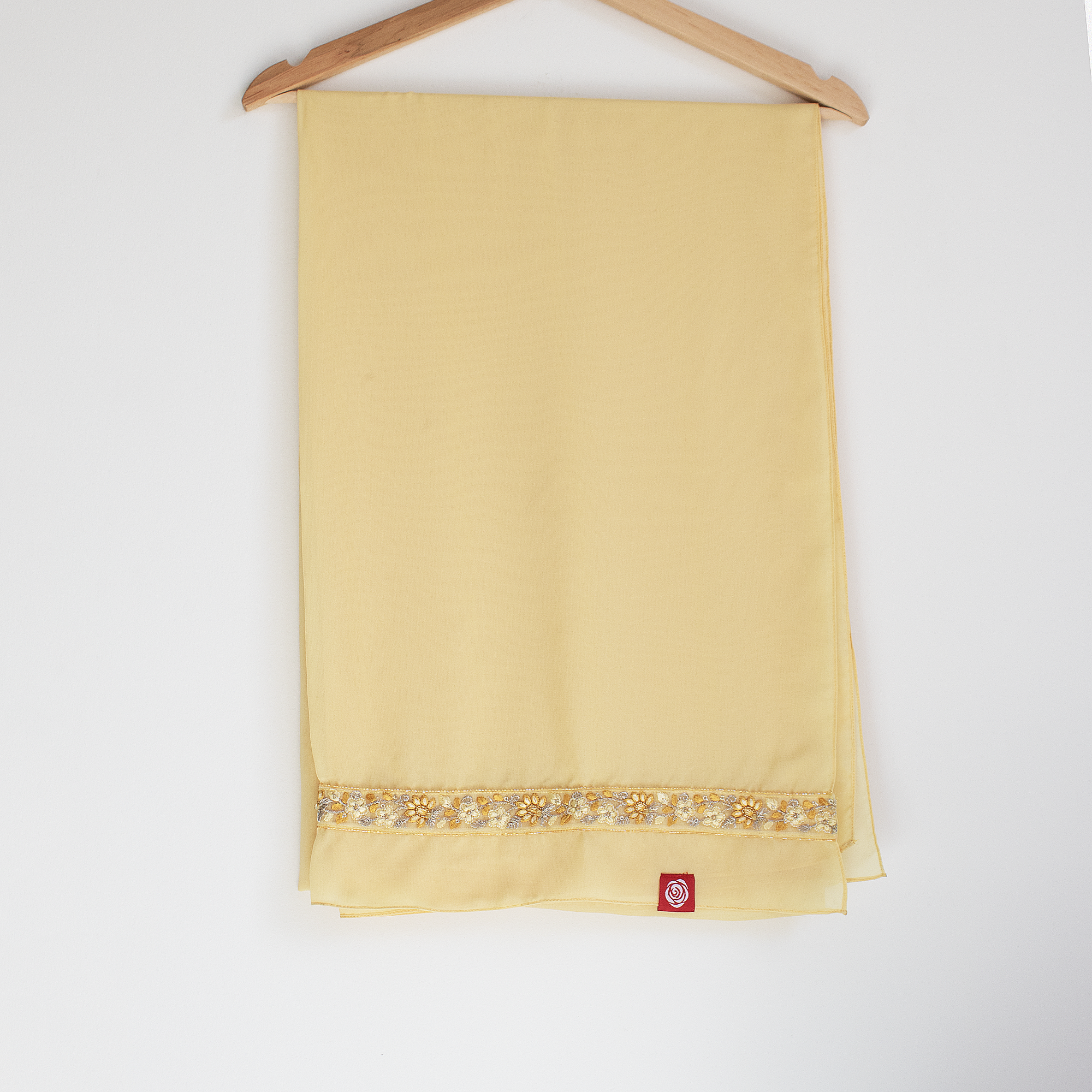 DT-03 شيلة مطرزة على طرف واحد