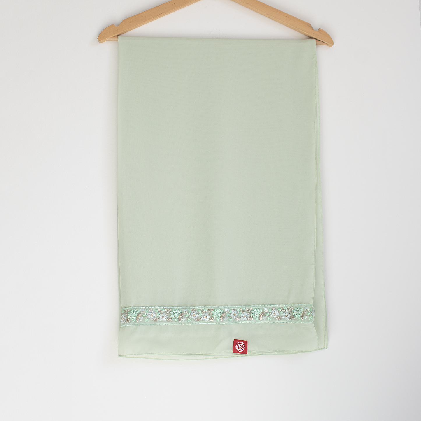 DT-07 شيلة مطرزة على طرف واحد