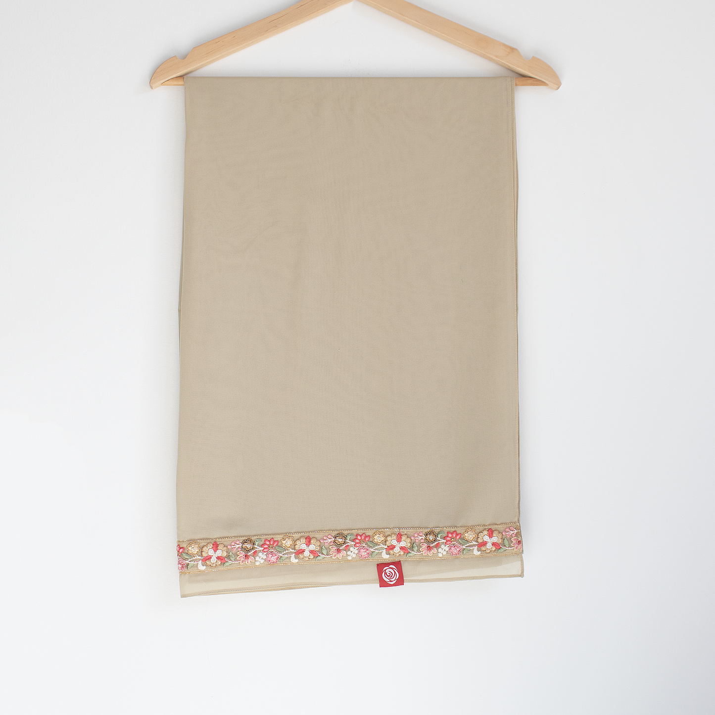 DT-04 شيلة مطرزة على طرف واحد