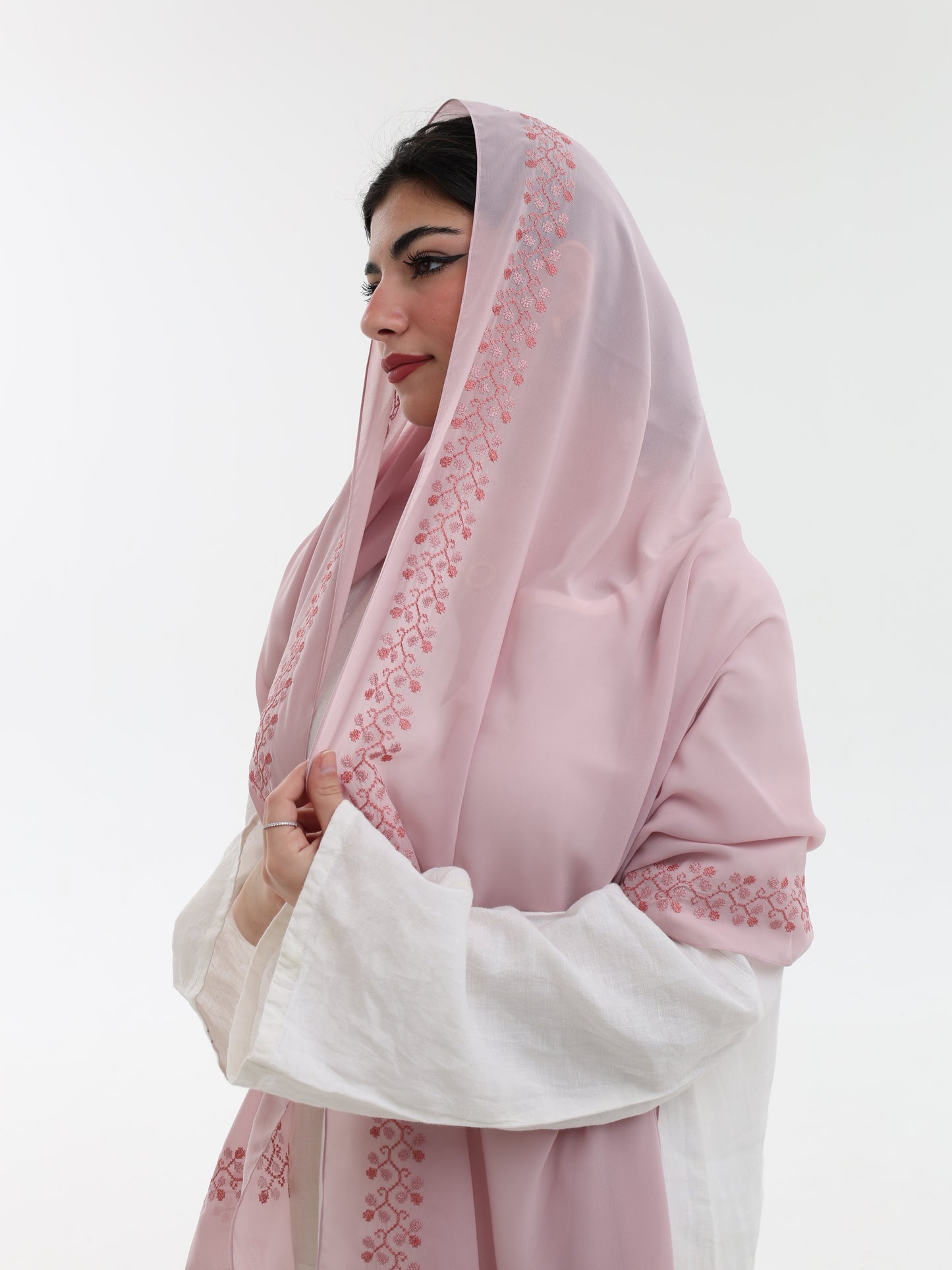 UQ1-02 شيل بيت عريضة مطرزة