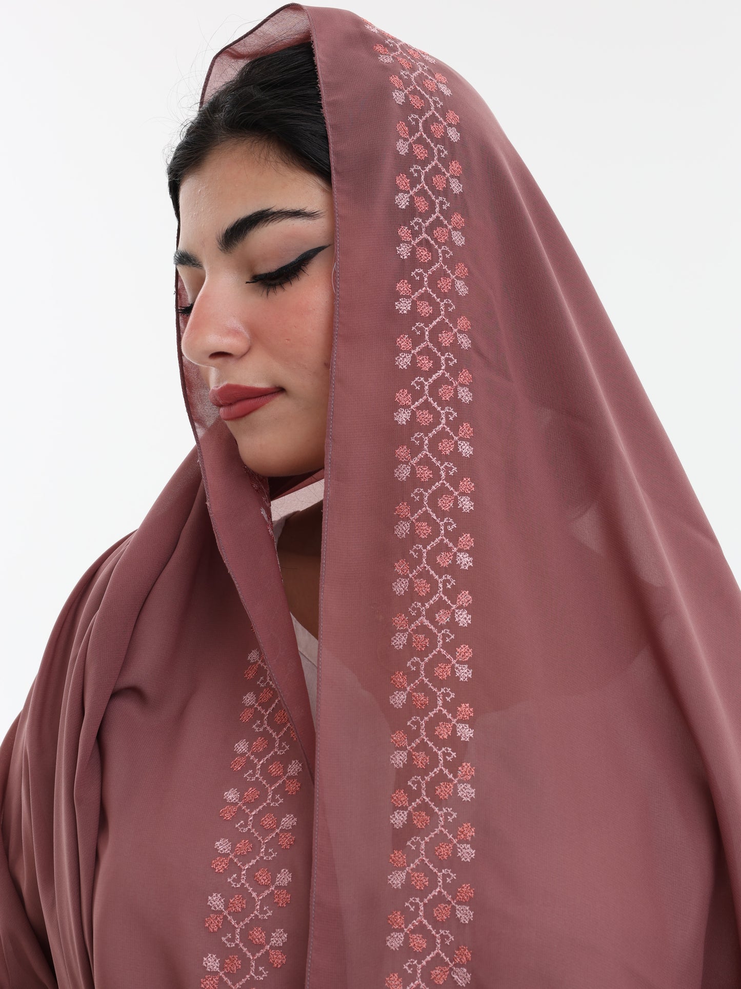 UQ1-03 شيل بيت عريضة مطرزة