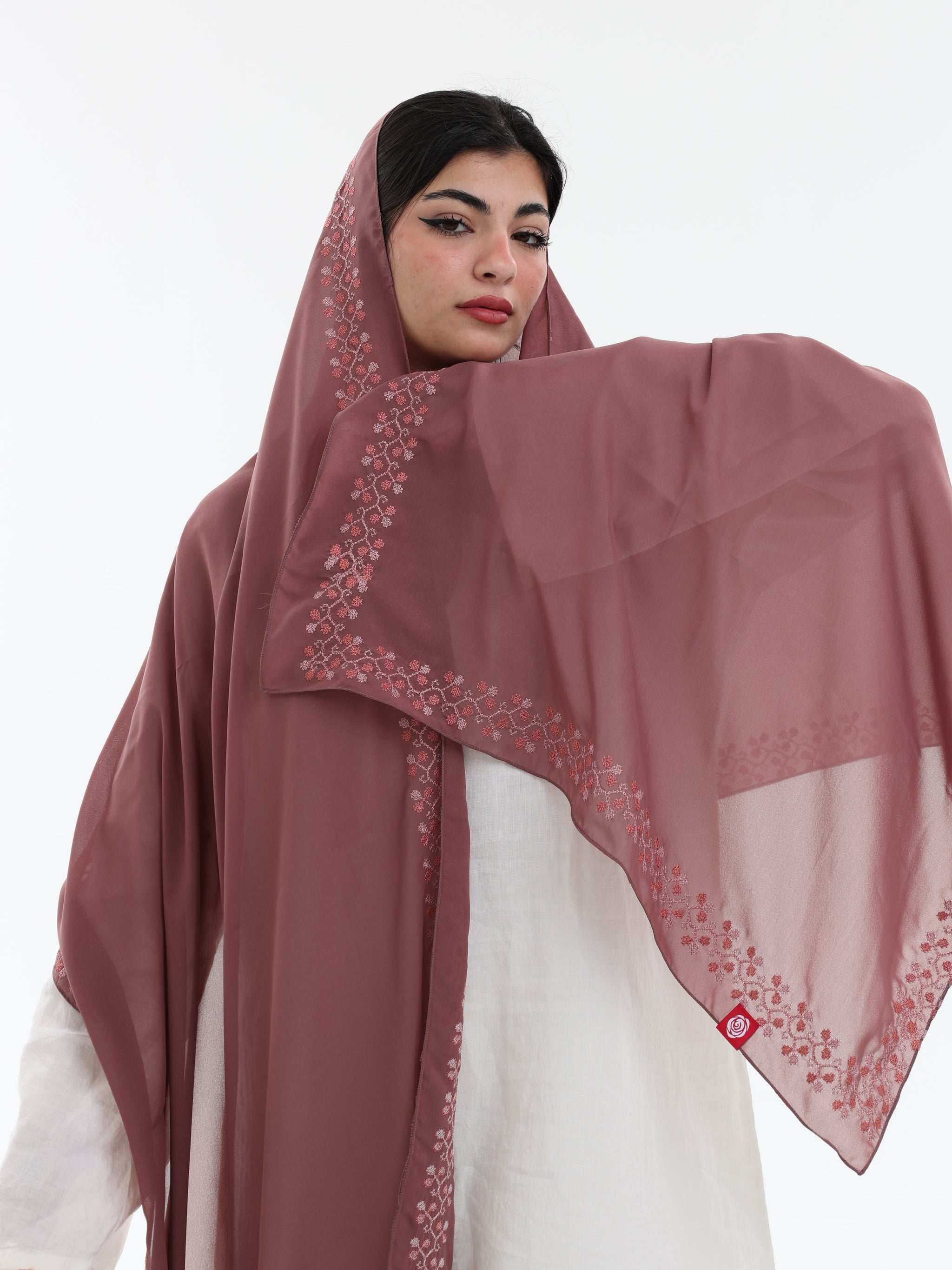 UQ1-03 شيل بيت عريضة مطرزة