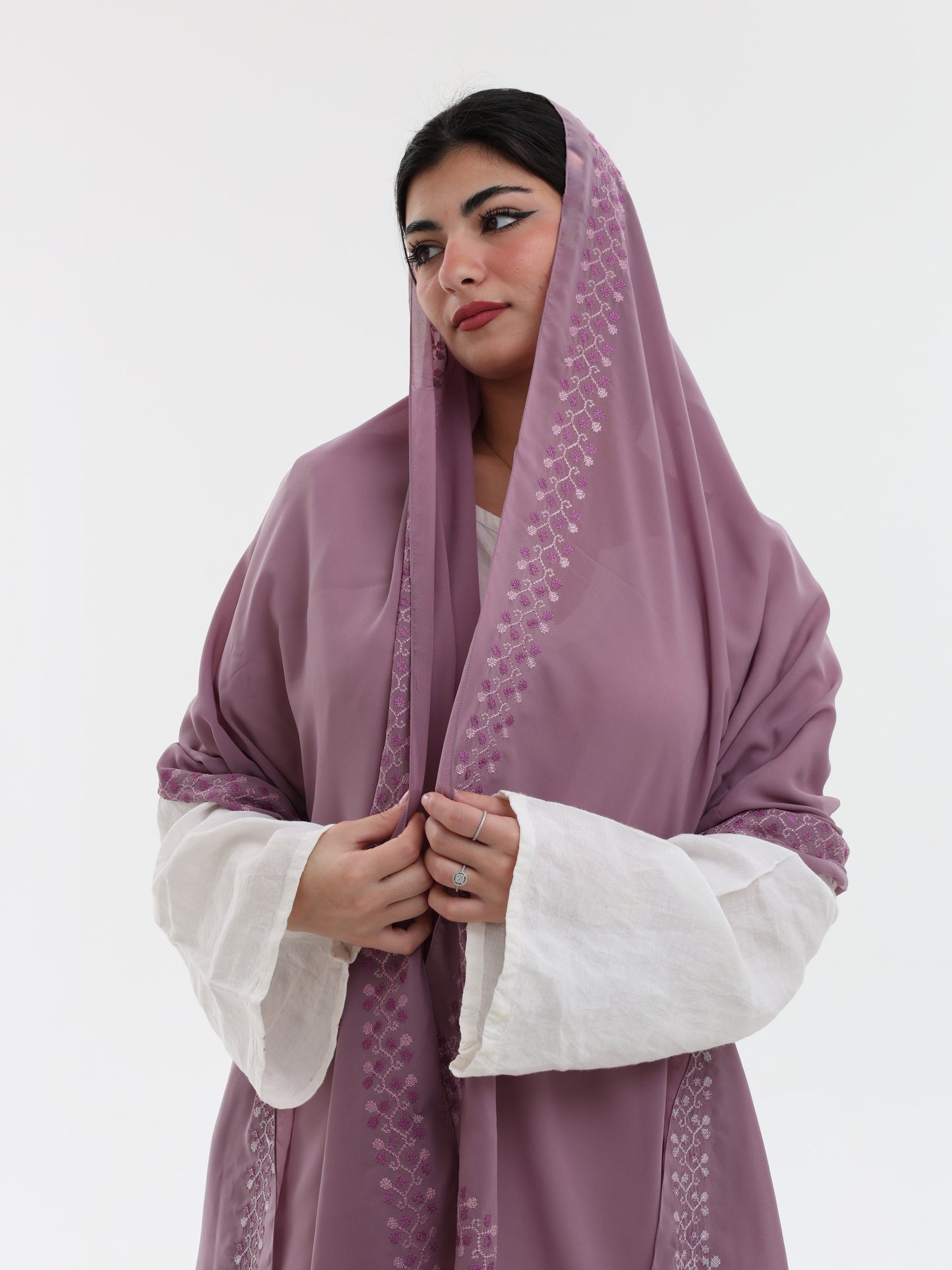 UQ1-05 شيل بيت عريضة مطرزة