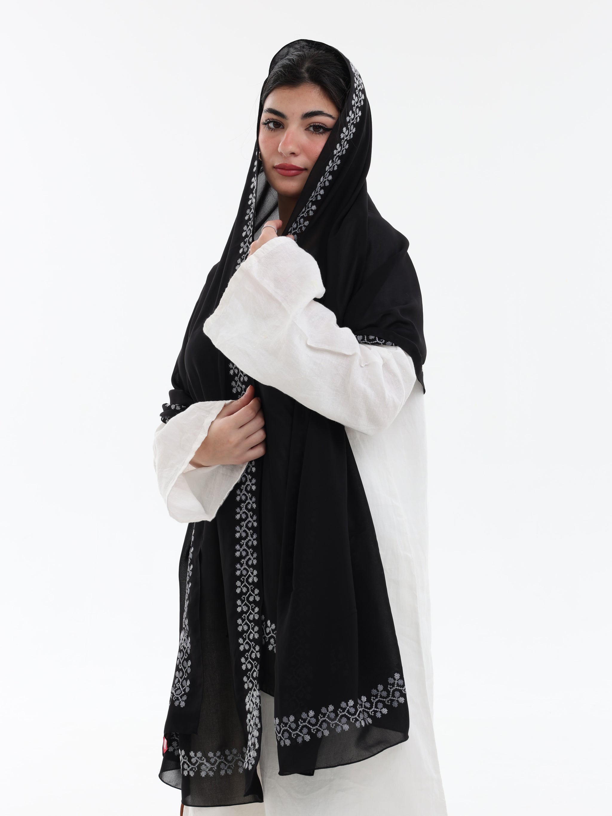 UQ1-07 شيل بيت عريضة مطرزة