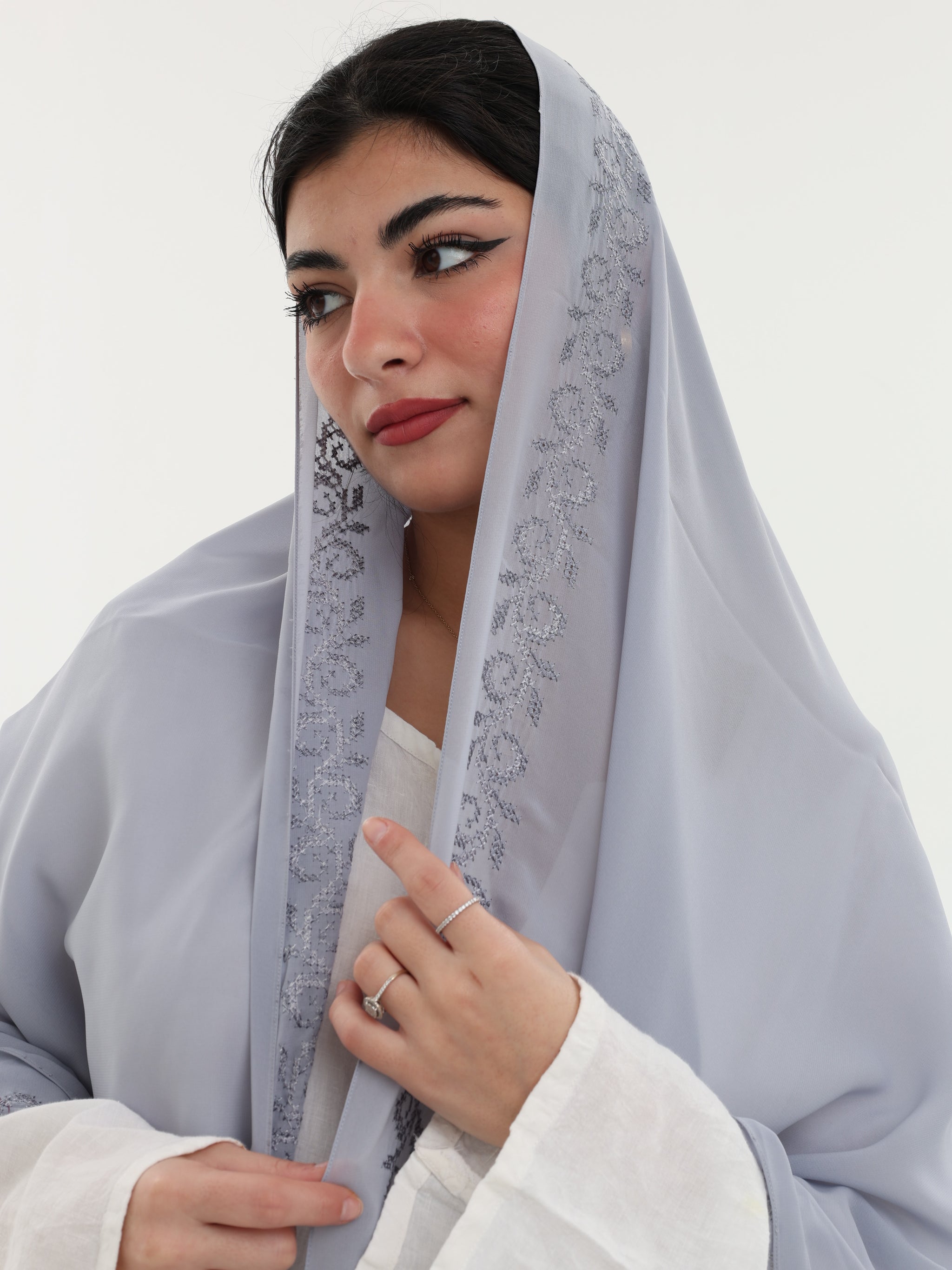 DL1-01 شيل بيت عريضة مطرزة