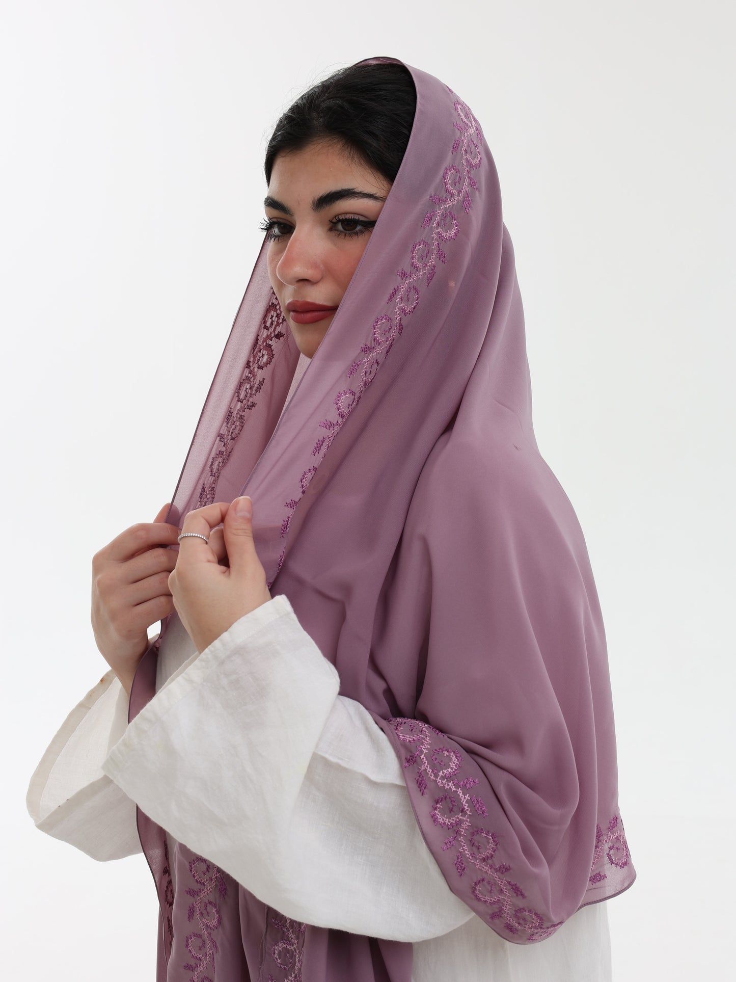 DL1-02 شيل بيت عريضة مطرزة