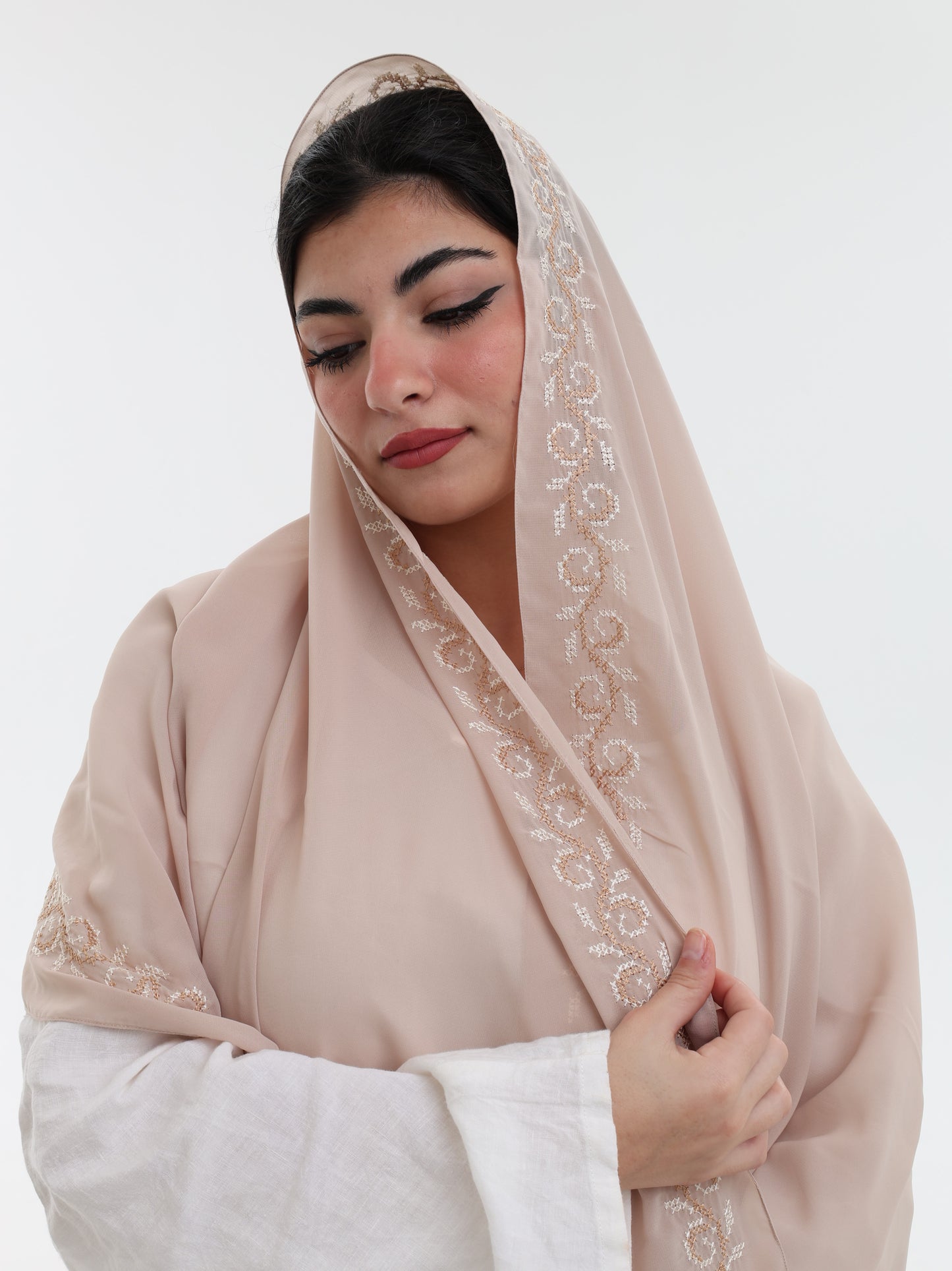 DL1-03 شيل بيت عريضة مطرزة