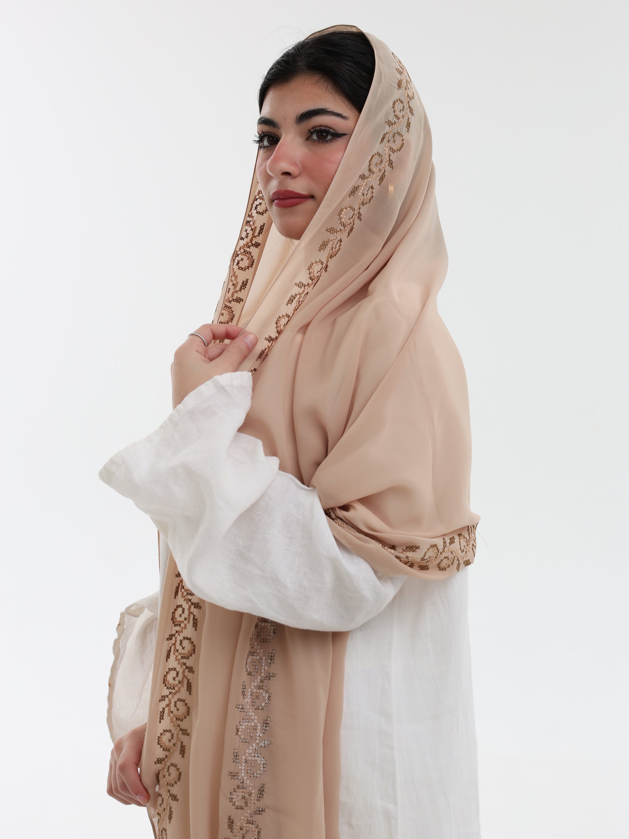 DL1-05 شيل بيت عريضة مطرزة