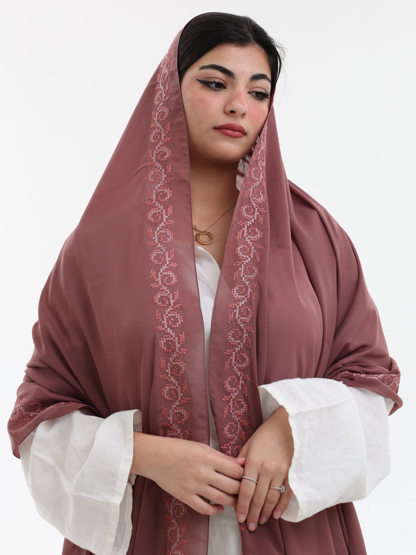 DL1-10 شيل بيت عريضة مطرزة