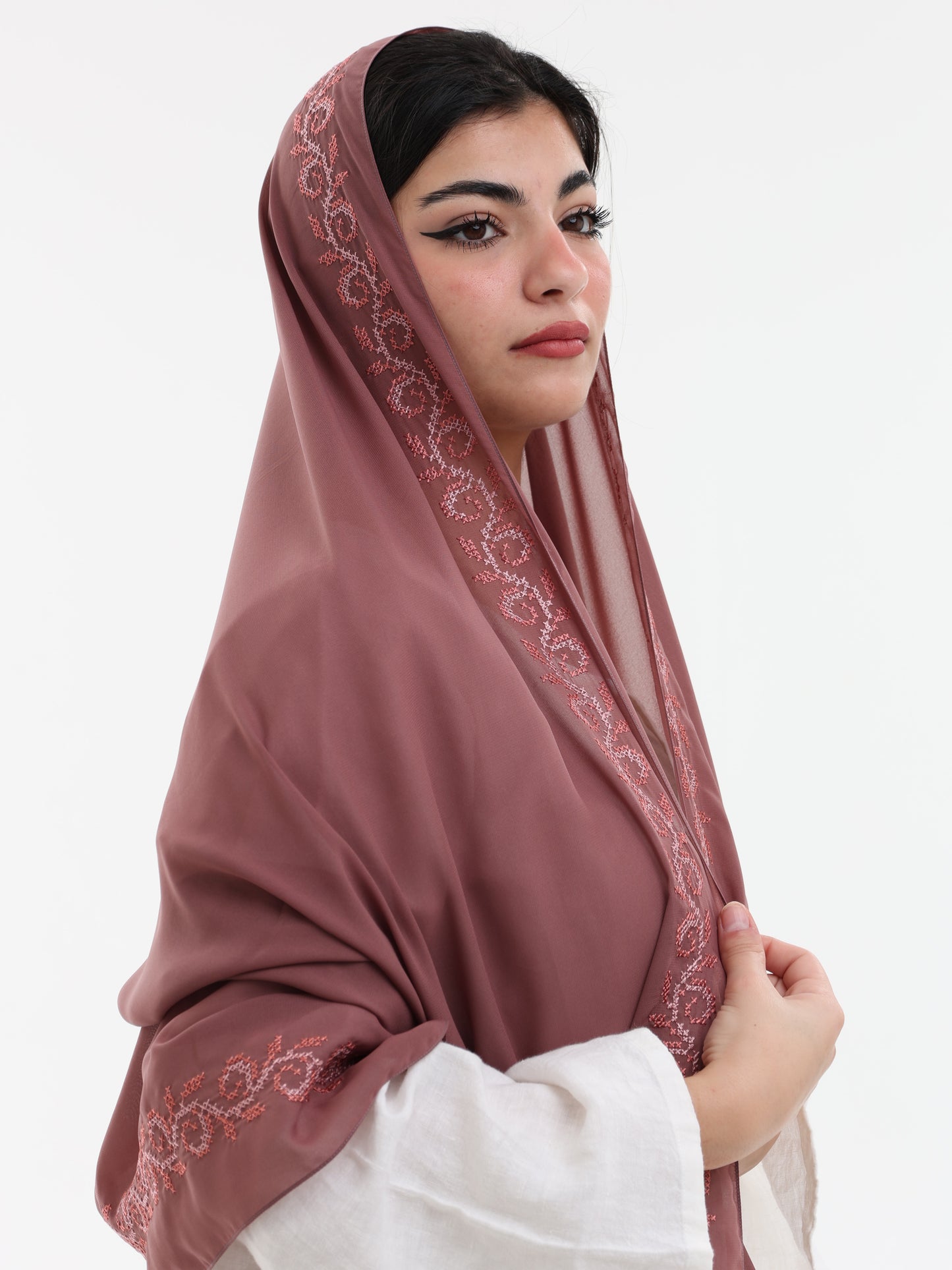 DL1-10 شيل بيت عريضة مطرزة