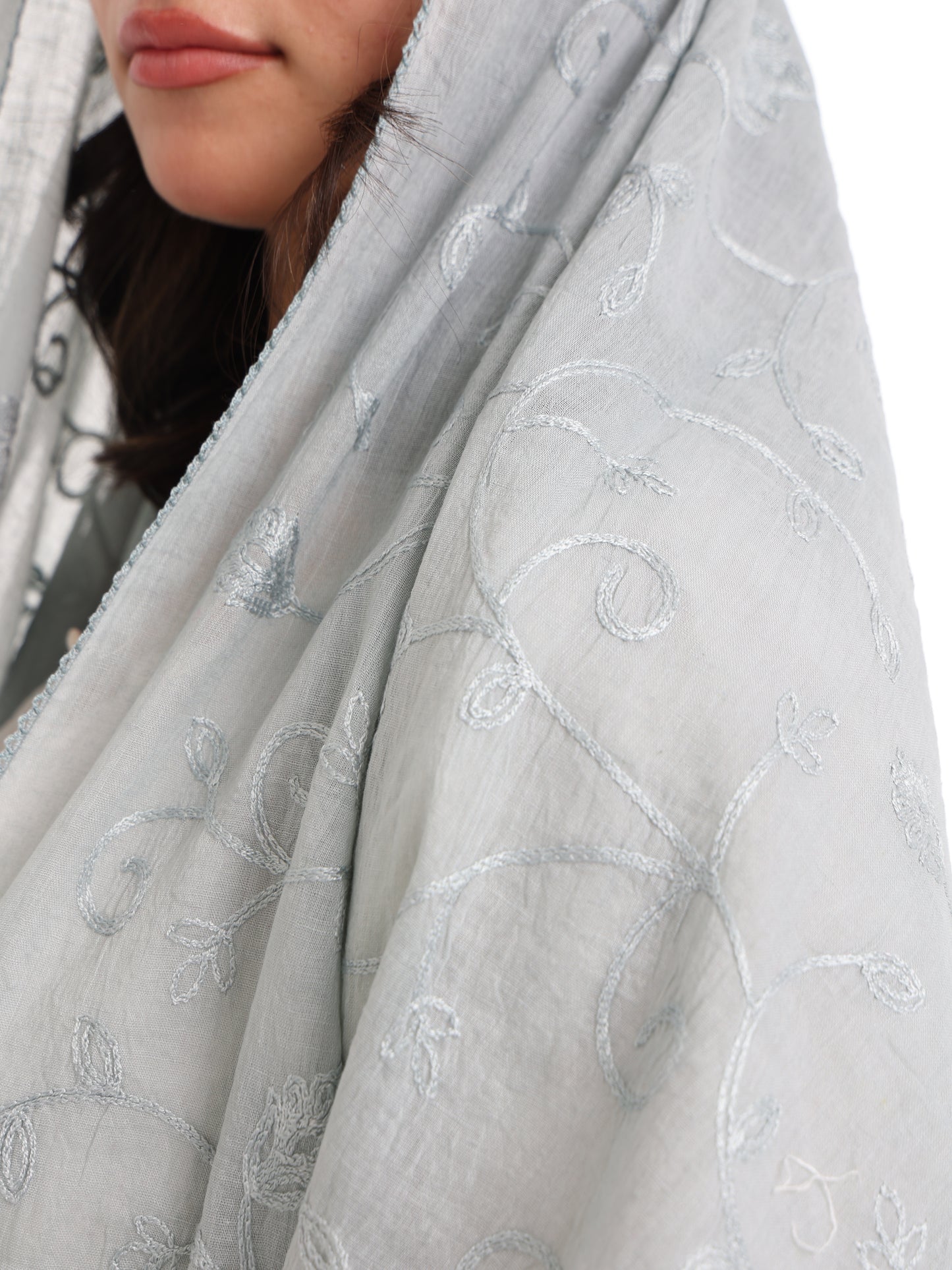 TR1_05 Border Embroidered Home Hijab — Gray