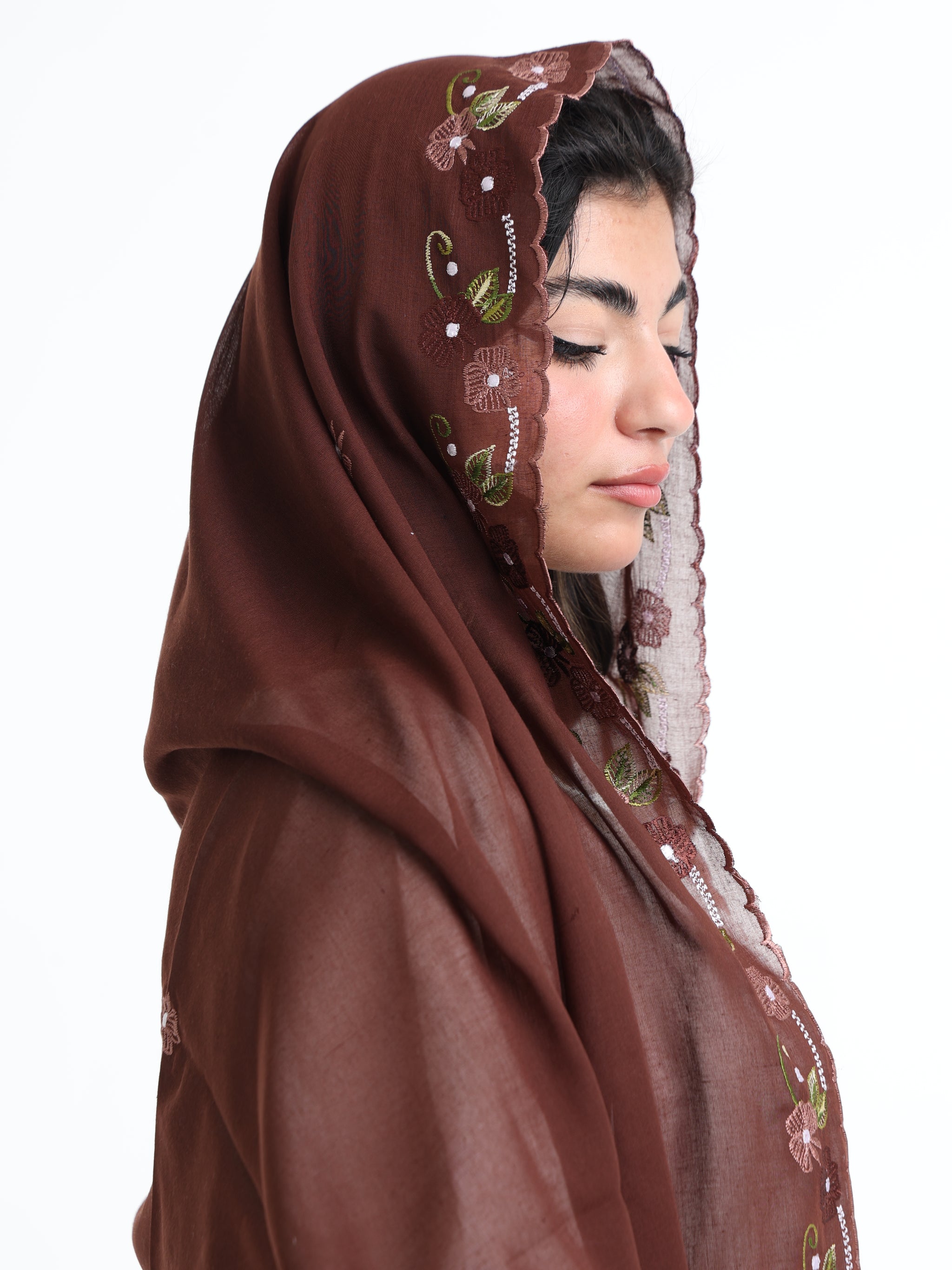 BD3-12 شيله مطرزة بنية عريضة