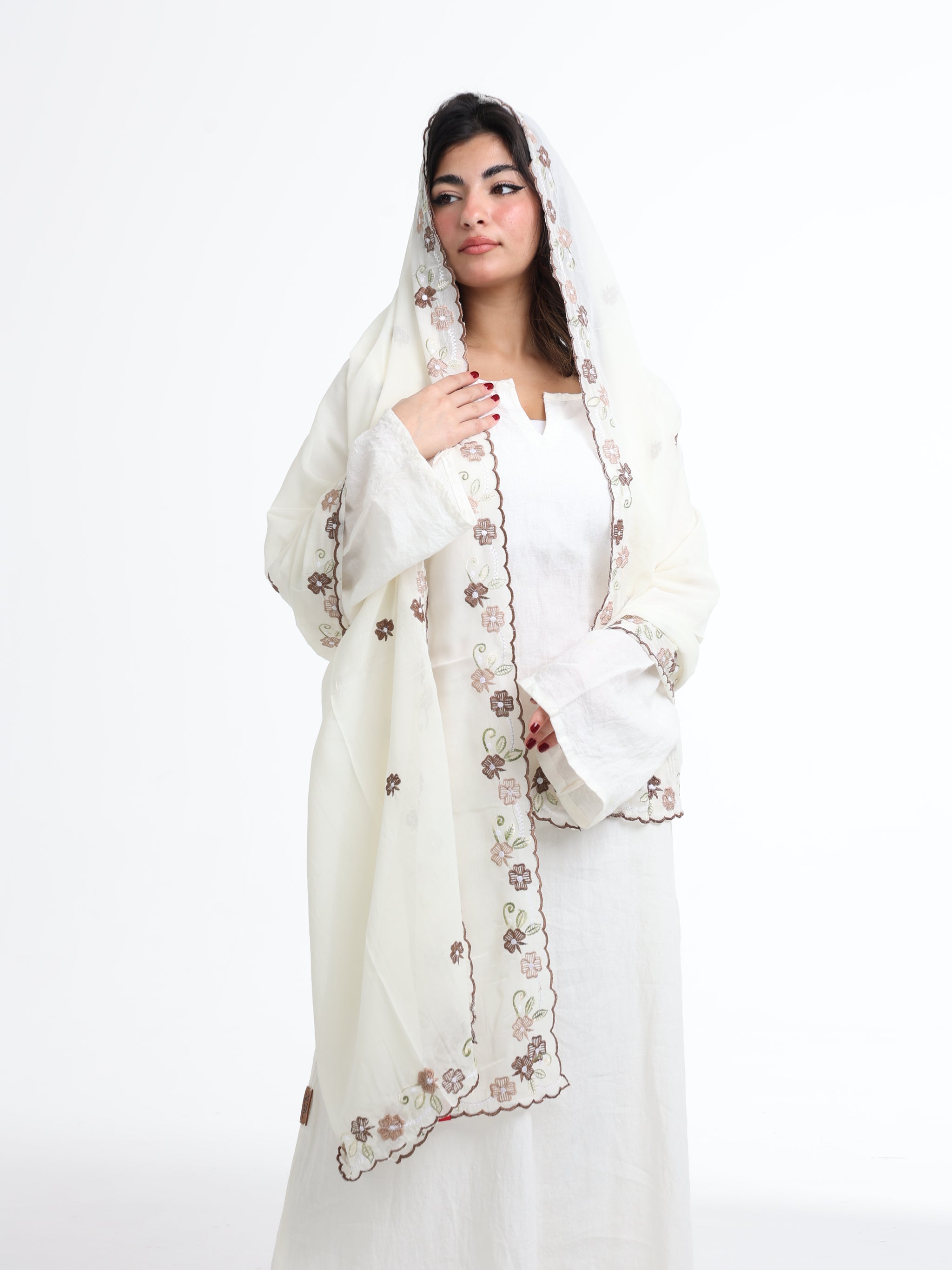 BD3-05  شيله مطرزة اوف وايت عريضة