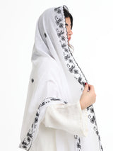 BD2-03 شيله مطرزة بيضاء عريضة