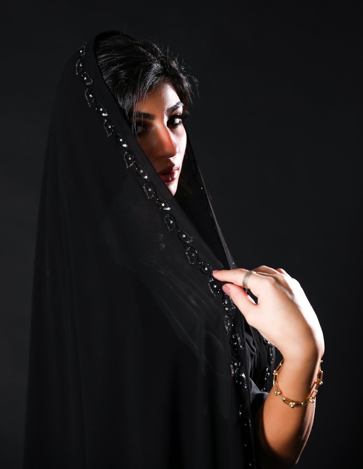 MN1-02 شيلة منيرة سودة بشغل اسود