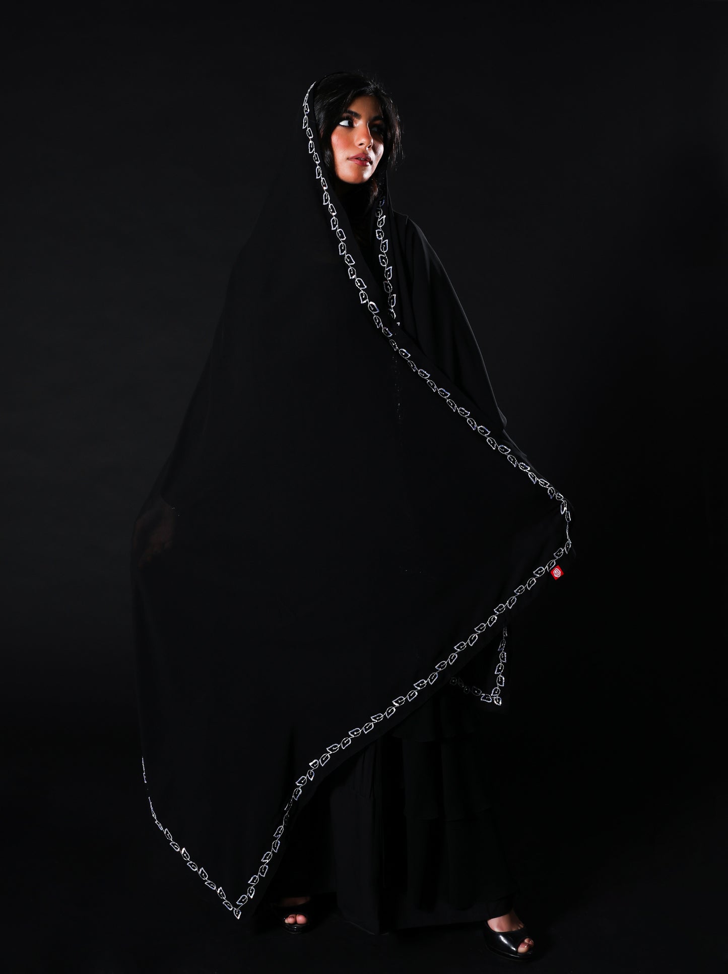 MN1-05 شيلة منيرة سودة بشغل ابيض