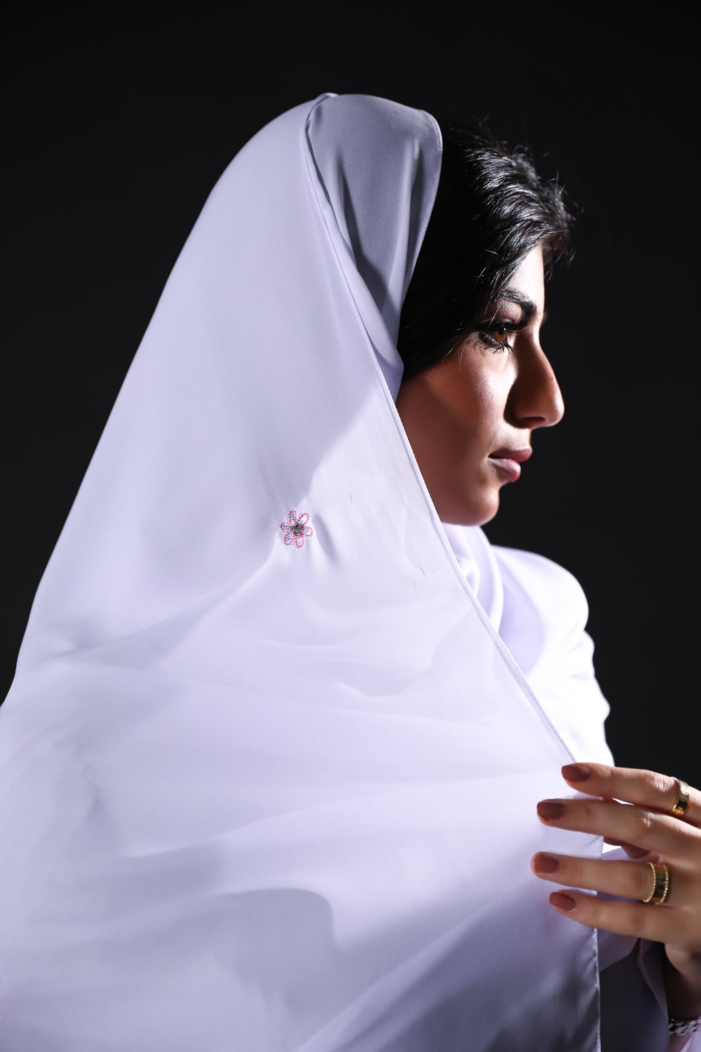 NR-05 شيلة نورة مايلة للأزرق منثرات