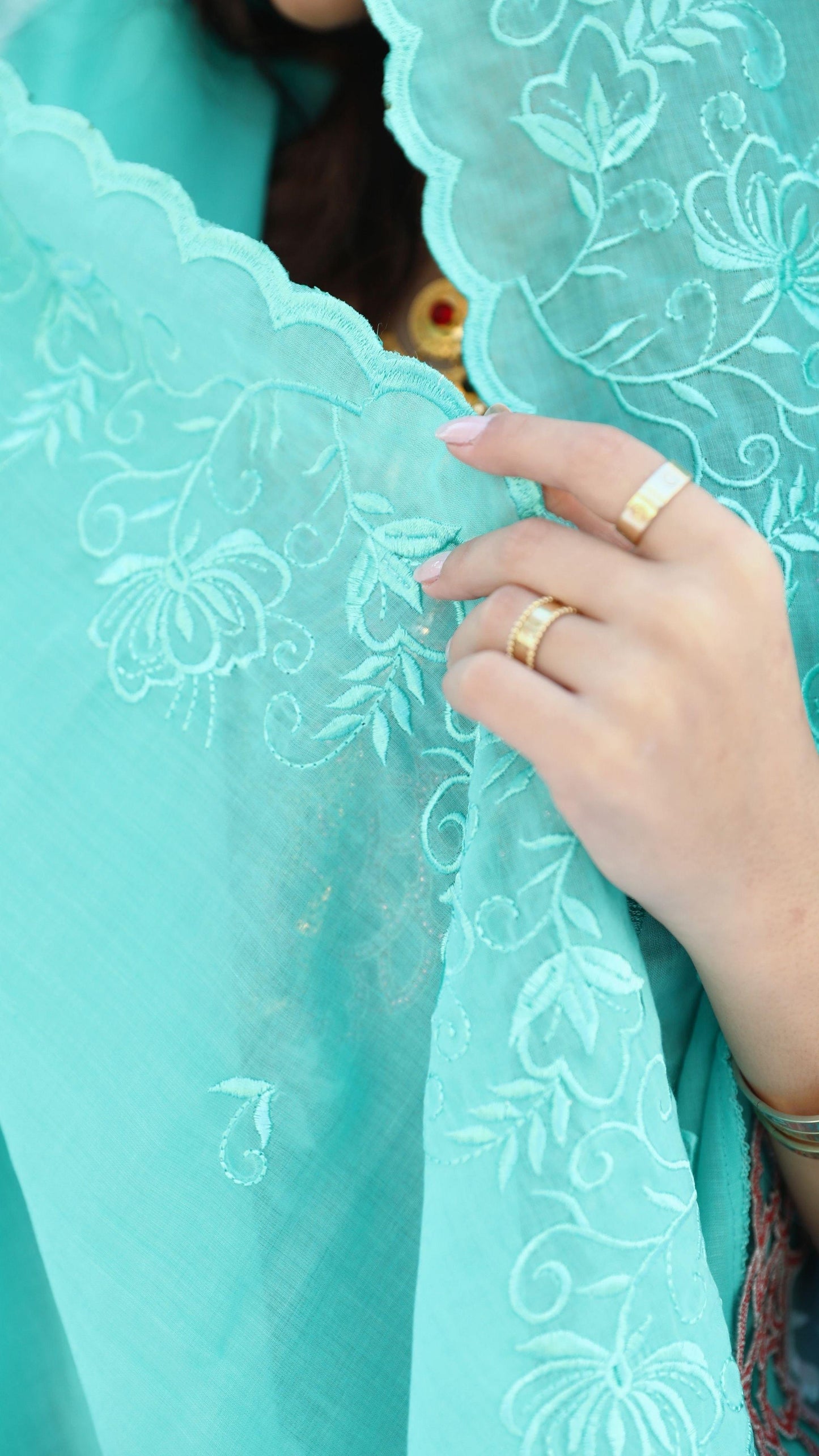 CB1-01 شيلة مطرزة تيفاني - Shailah.ae شيلة